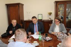 Udanin - Podpisanie umowy na przebudow drg gminnych w miejscowociach Lusina i Ujazd Grny